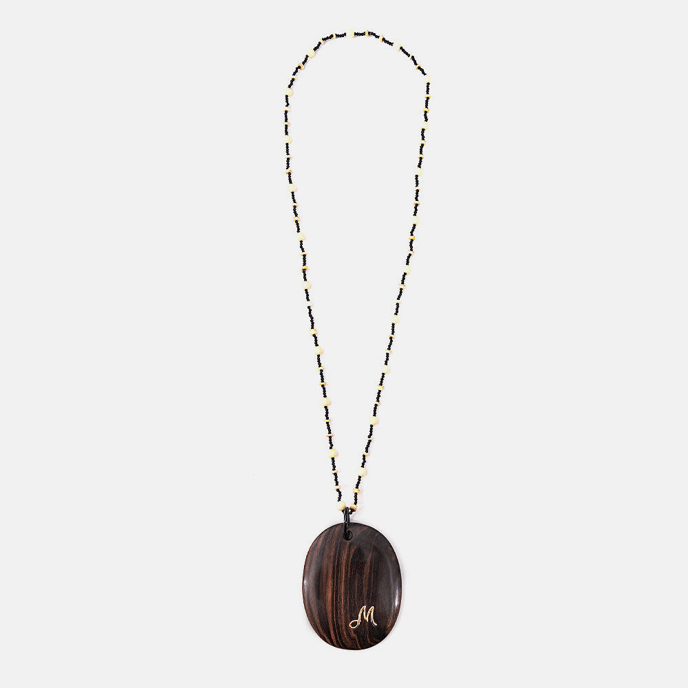 Collar de ébano, espinela, macas, hueso y oro de 18 kt