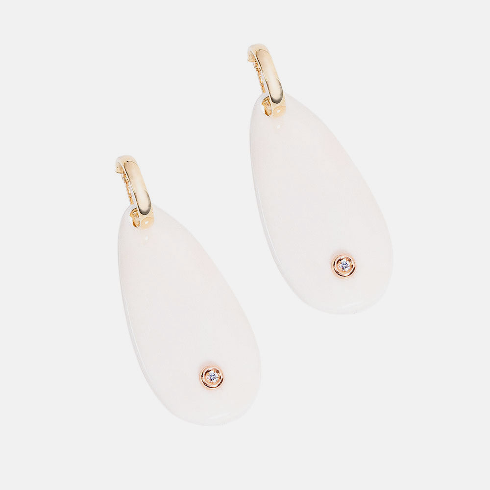 Pendientes de hueso y brillantes con oro de 18 kt