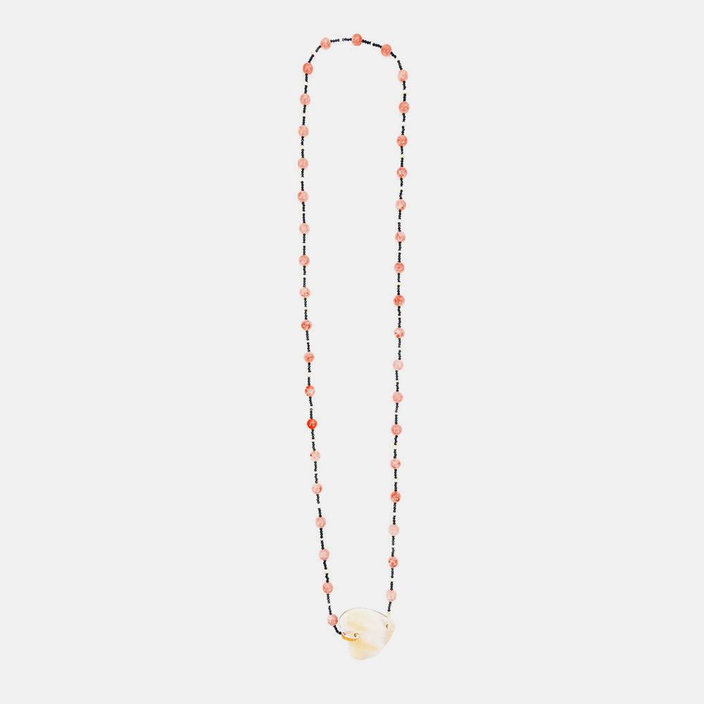 Collar de cuerno, espinela y jades