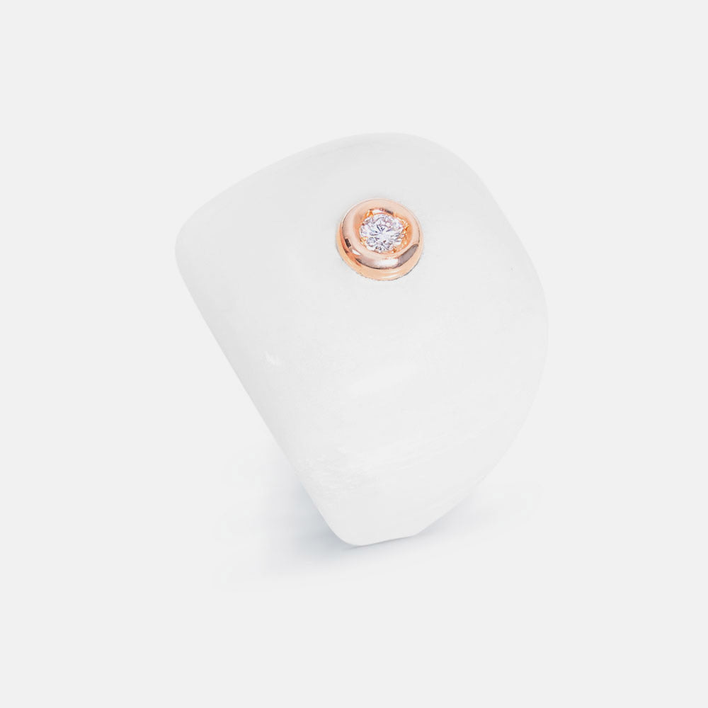 Anillo de hueso y oro de 18 kt con brillante